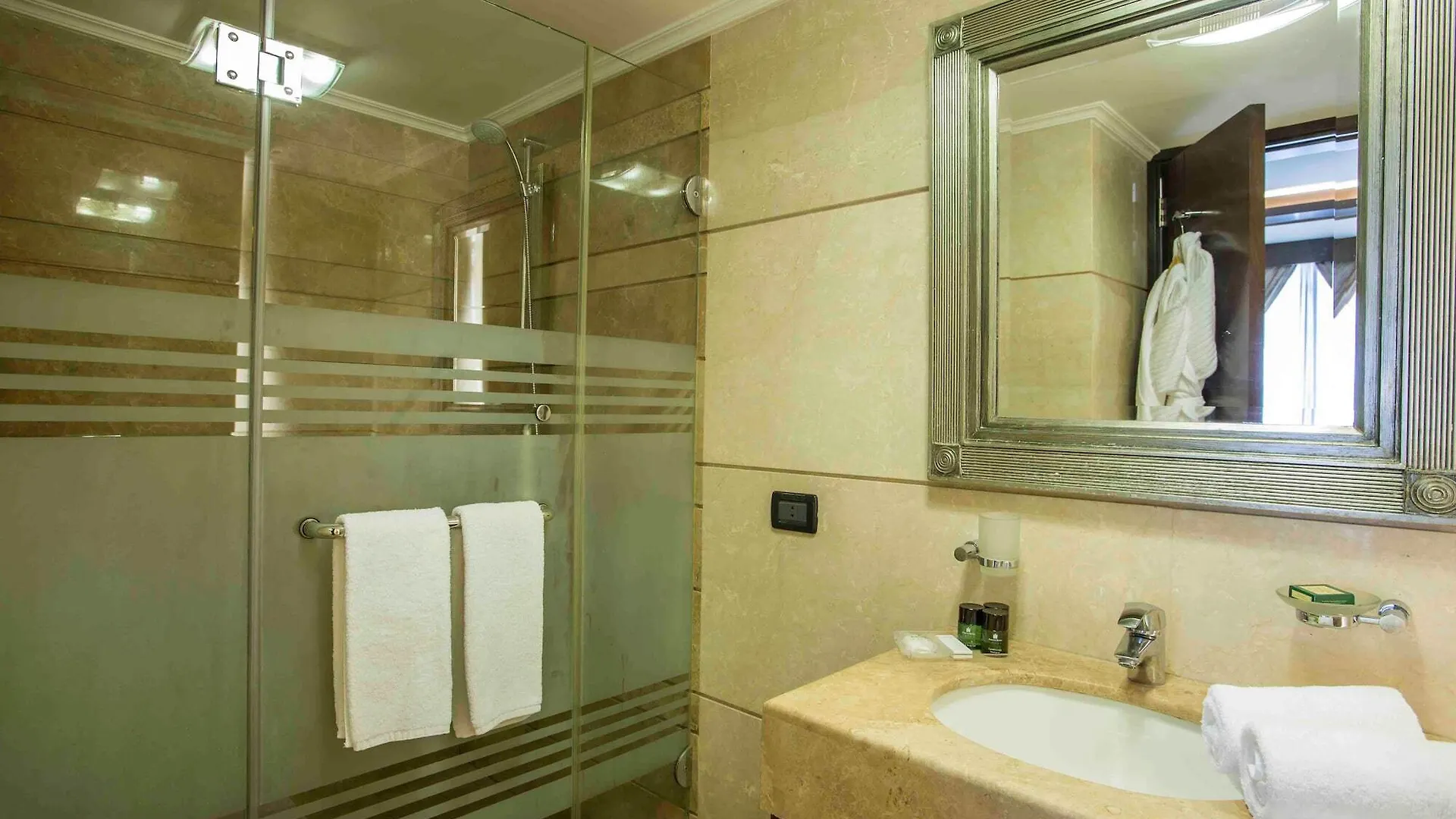 Imperial Suites Hotel Beirut
